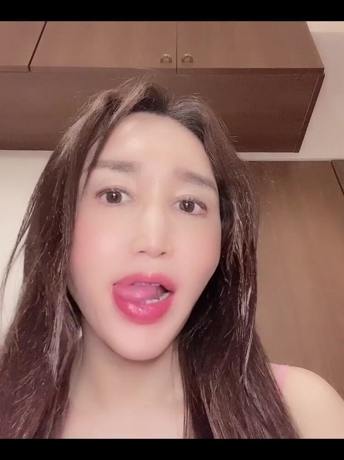TS Shizuka: This is a video for saliva fetish people