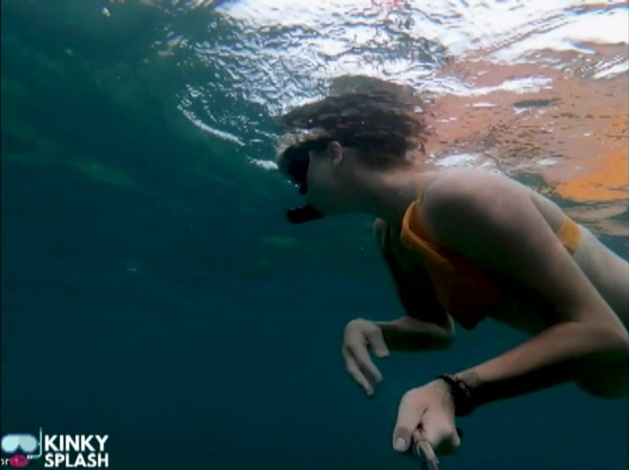 UKCuteGirl Lucy Lauren: Snorkel Slut: Tight Bikini, Dive Mask &amp; Underwater Fin Tease