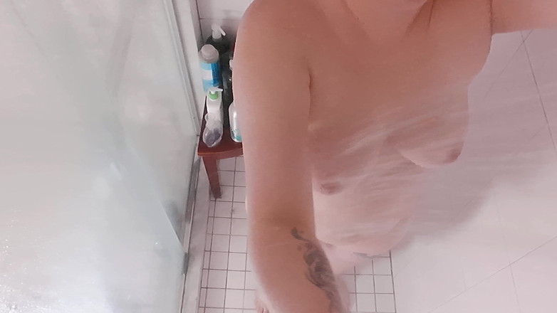 Always Fun No Pants: Milf esposa caliente en la ducha antes de la cita