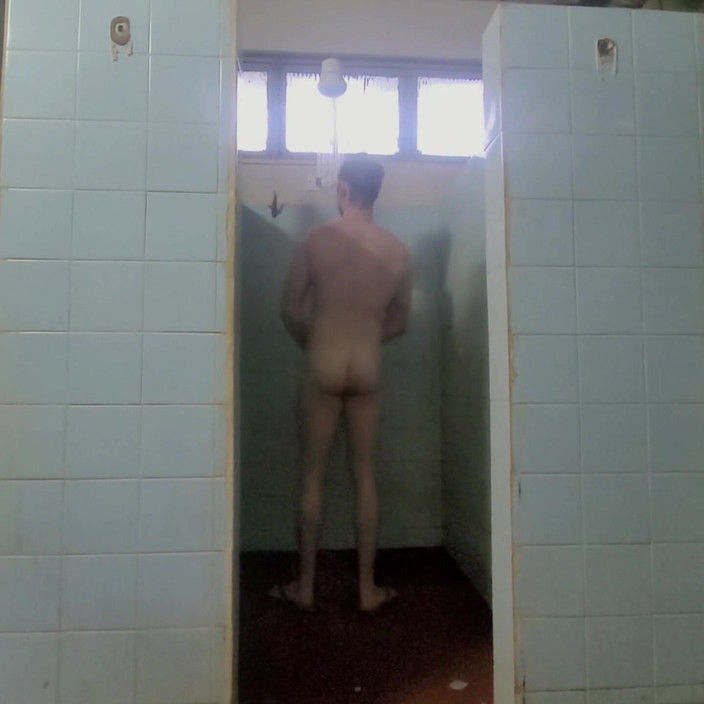 Hakam: Je m’amuse à doucher mon prépuce au Country Club