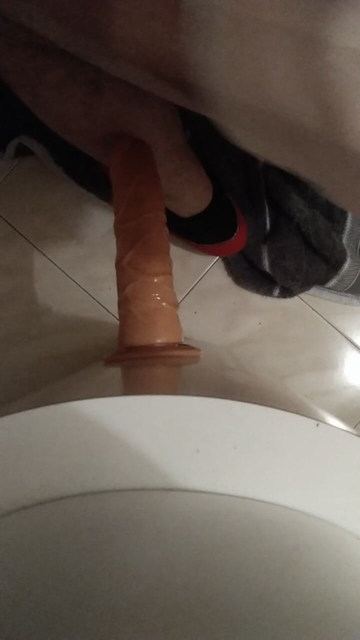 Yusti: Waria disetubuhi oleh zakar besar