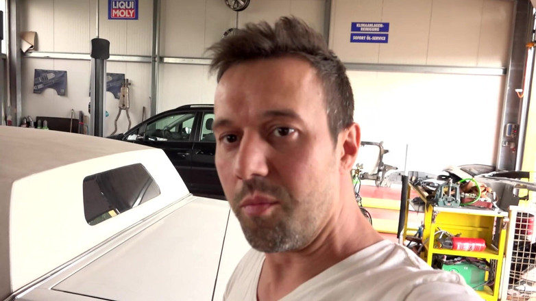 MILF and Big Wet Tits XXX: 차고와 목욕에서 텍사스 패티 DP 갱뱅