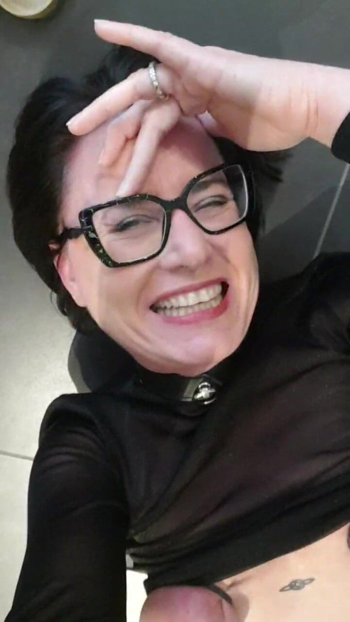 JulieEroticDress: Julie'nin aşırı orgazmı