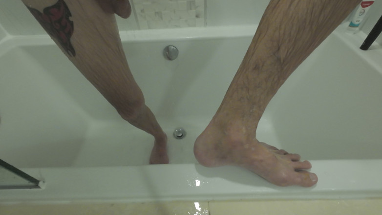 Big dick dadddy: I Need a Foot Slave to Worship My Feet in...