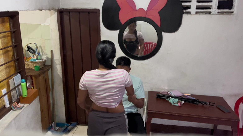 Theman1000: Saya ditinggalkan bersendirian di rumah dan godaan menjadi lebih baik...