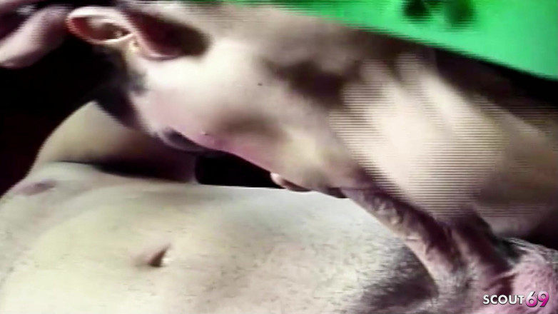 Shemale TS Collection: Chlap dostane rimmed od hubené latiny Shemale a je anální...