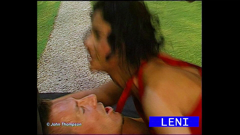 GGG John Thompson: John Thompson: Leni Schluckt