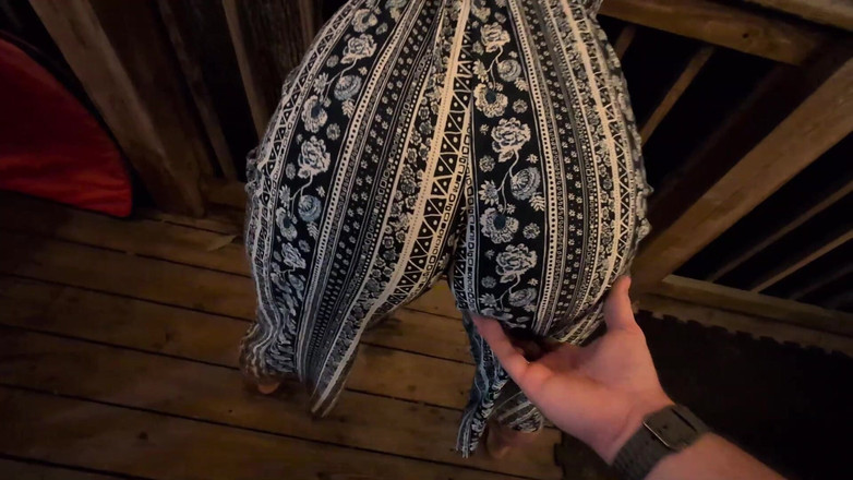 Mimiandevan: Подпрыгивает На Нем Симпатичной Задницей На Публике