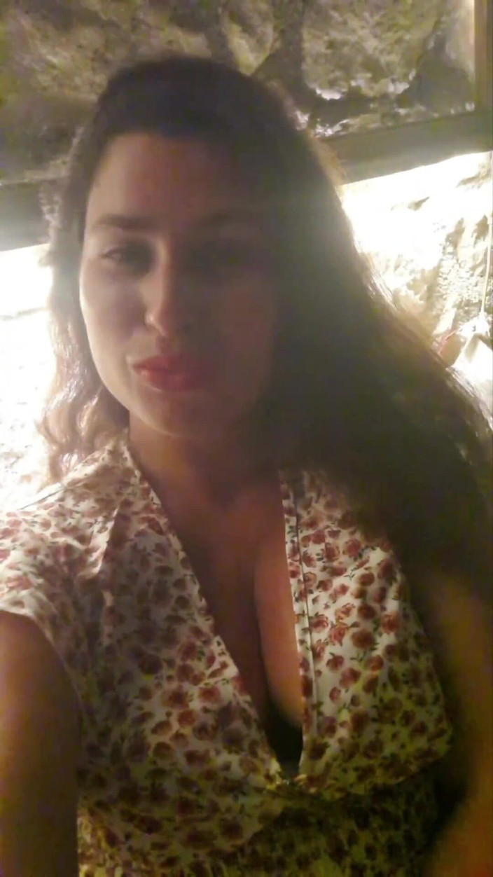 ExpressiaGirl: Мила дівчина тверкає своїми великими цицьками!