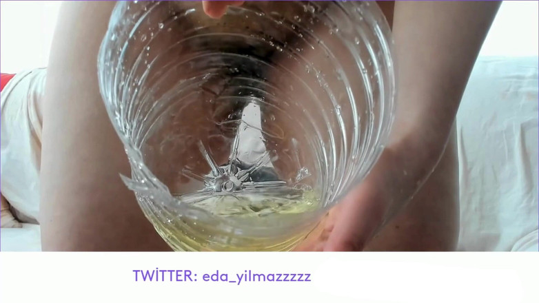 turk_milf_porno: Siusiu - otwórz usta - wypełnij to wszystko w ustach - mocz - turecka...