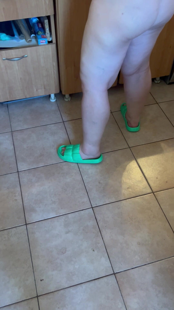 Mom Aisha: La mia matrigna araba voleva un pompino in cucina