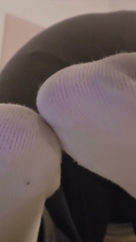 Návrat Z Večerní Procházky: Zpocené Ponožky a Relaxace Bez Filtrů