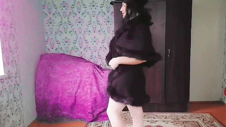 Kitty_Cross: Lelaki pondan nakal menari pada kamera dengan ghairah liar