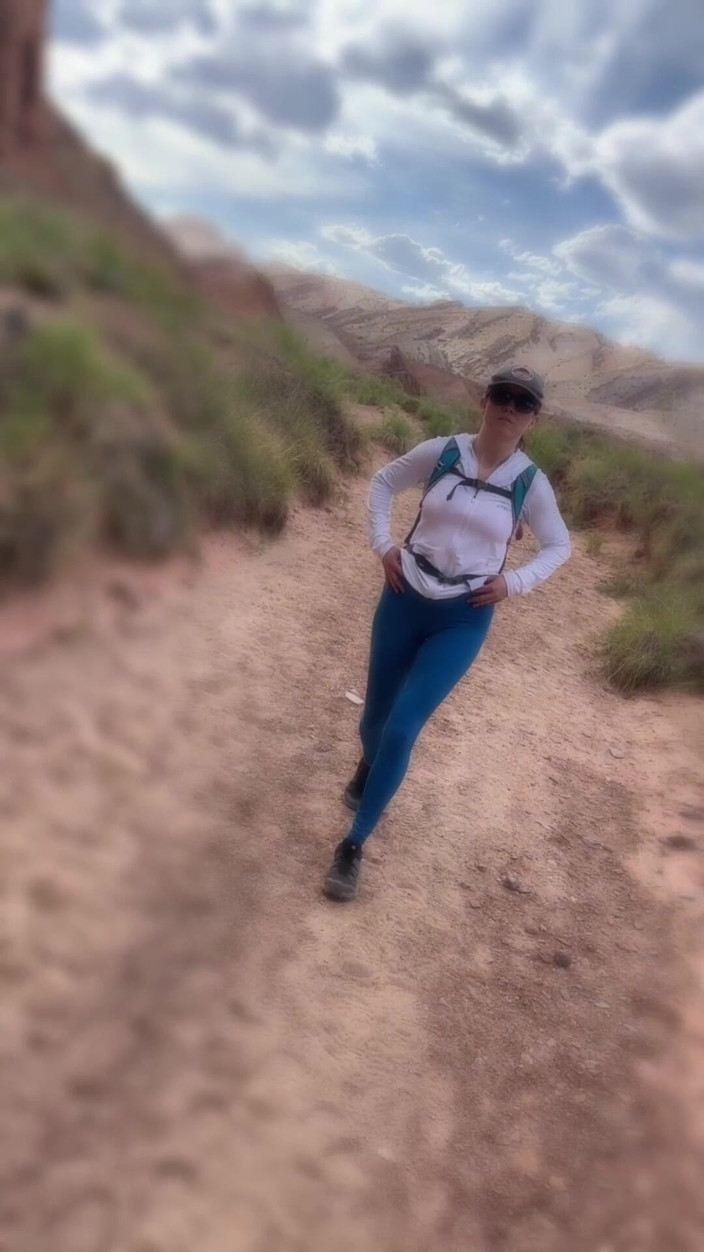 Bigmax8inch: 야생 키르기스스탄 산맥에서 가슴을 깜박임 - 대담하고 토플리스이며 원시 모험