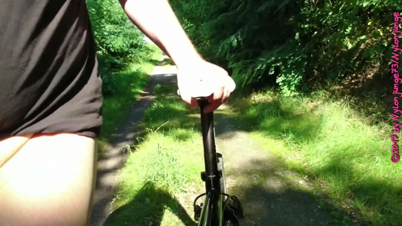 Carmen_Nylonjunge: Horny while riding in pantyhose