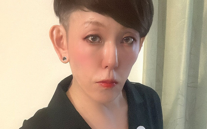 Serina SissyBitch: 사무실 레이디 의상을 입은 Sissy Serina