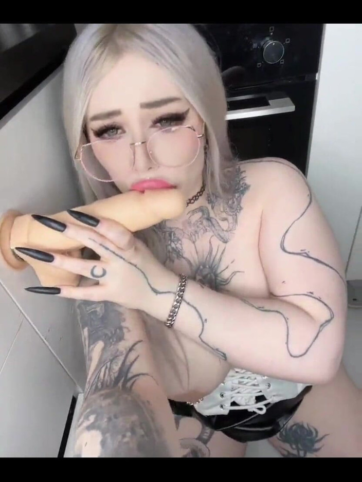 Peachgardens: Isteri suri rumah mengongkek zakar besar semasa saya di tempat...