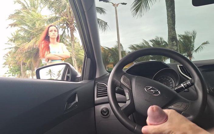 ksalnovinhos: Branlette risquée pour une bombasse sur la plage