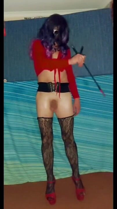 Lizzaali: Dancing in my corsett belt and red top