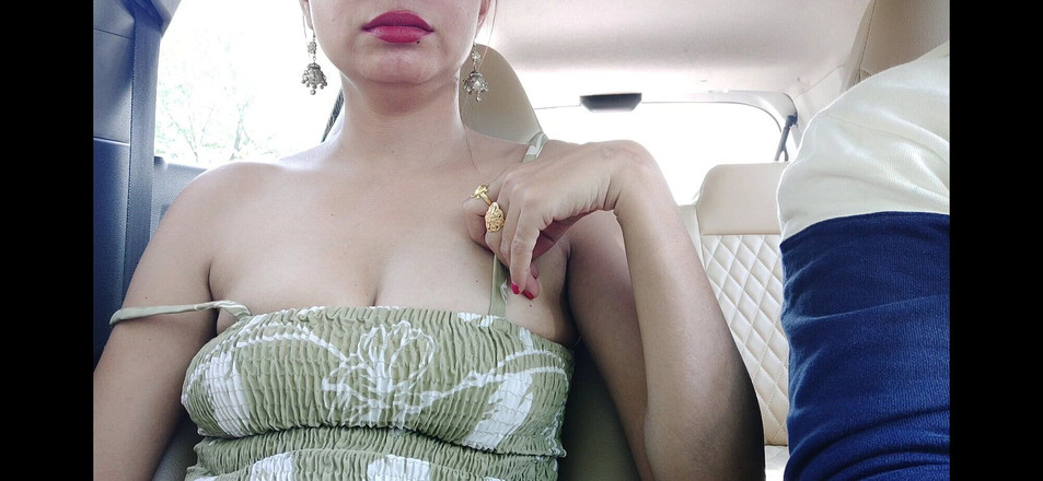 Hornycouple149: Iubita mea face sex riscant în aer liber în mașină