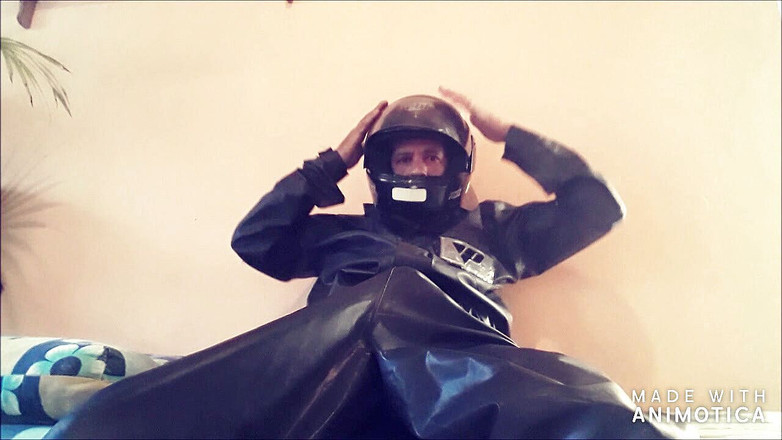 Stink HairyMale: Nadržená v helmě