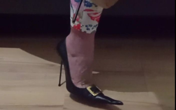 High Heels Kingdom: Crossdresser Dangling Xtreme High Heels por Rosa Shoes