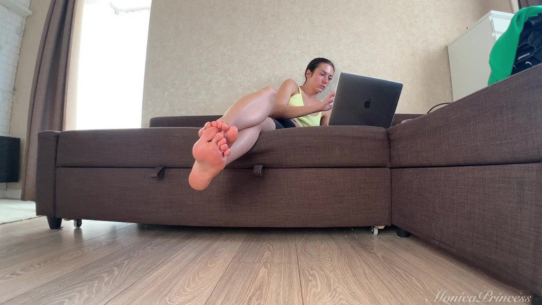 Princess Monica: Eu abri meus dedos apenas para humilhá-lo, puta de pé