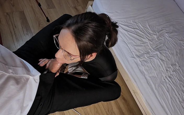 Mark Lugaev: Femboy en traje de mucama obtiene facial y una gran...