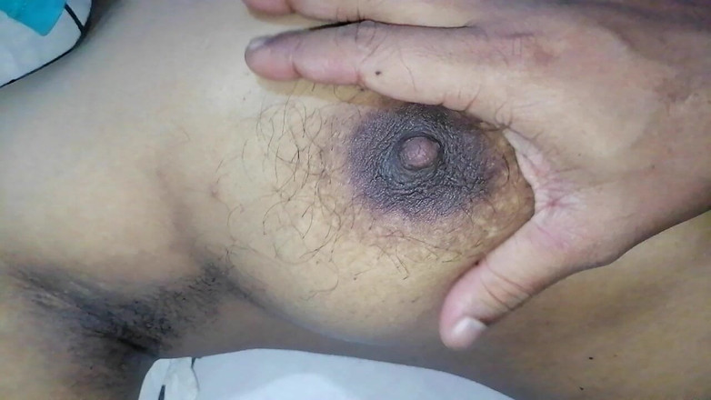 Sweety In Bed: Les cheveux sur les seins de ma belle-fille me donnent...