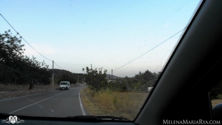 Melena Tara: Sexy en voiture