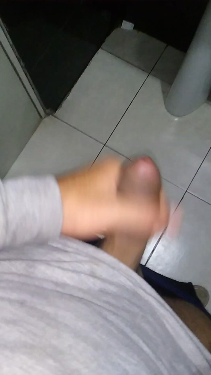 AlexAlejandro13: Ich in den Toiletten