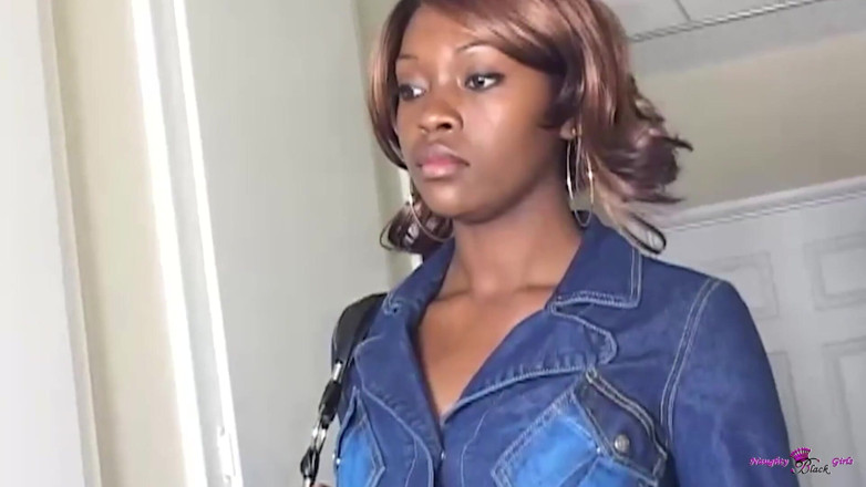 Naughty Black Girls: Untuk melegakan tekanan awek hitam menggunakan mainan seks dan makan...