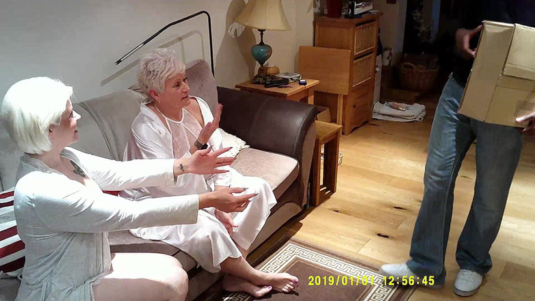 Uk Joolz: 健美的大黑传递他的