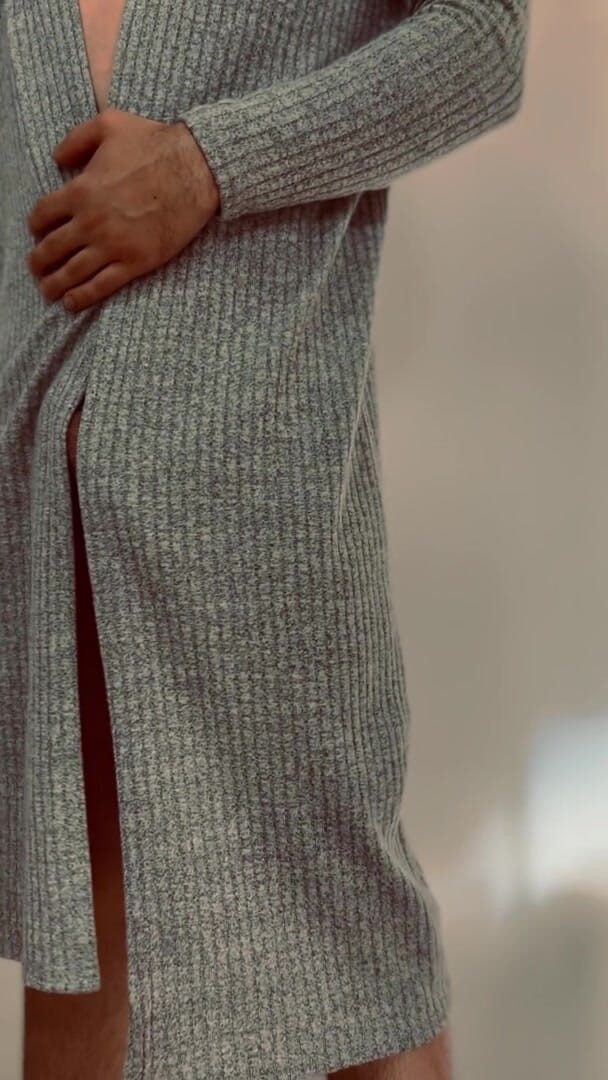 Apomit: Chàng trai tuổi teen trêu chọc một nửa khỏa thân...