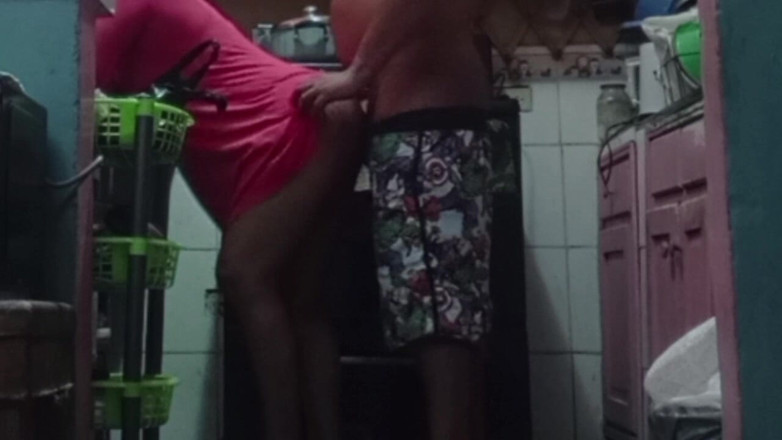 BigassMILF40: Mia suocera era in cucina a fare il cibo e...