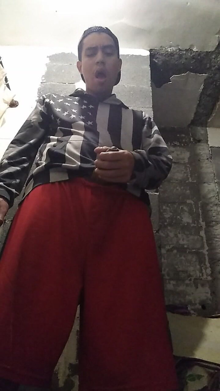 AlexAlejandro13: 나는 목욕을하려고하지만 먼저 당기지 않고