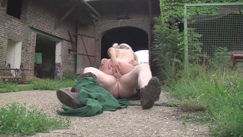 German Porn: German blonde milf - Cum in her face