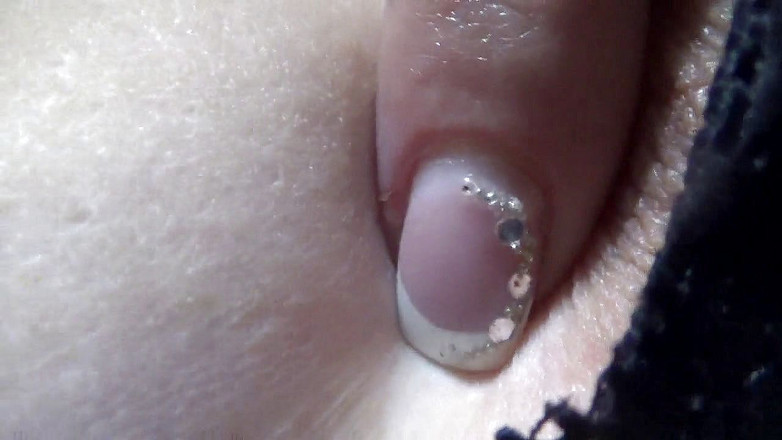 Sexy Milf: Schovám tvé malé tělo před mojí přítelkyní, nebo tě rozdrtí!