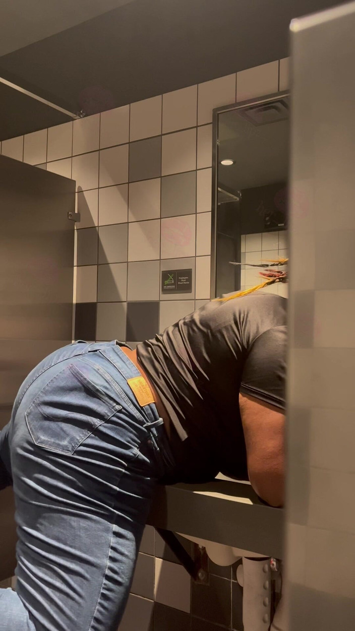 Anye Meshell: ここに入ってくるな!