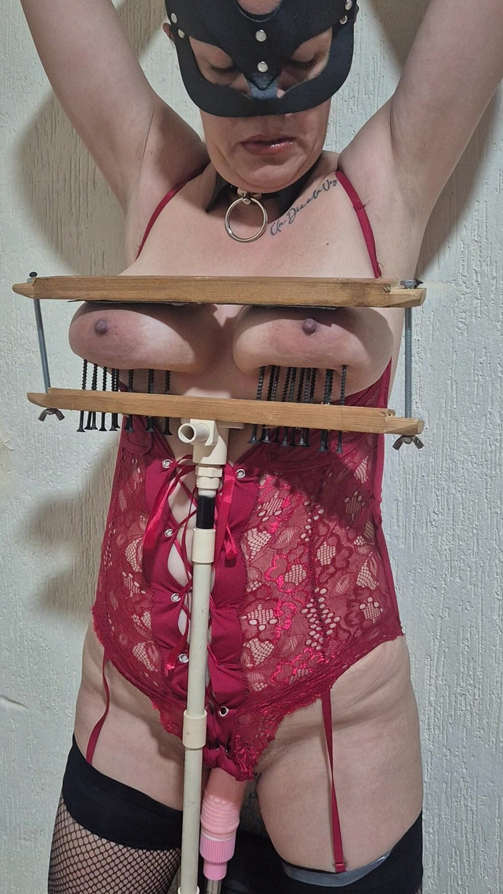 Submissive Susanna: Electricidad En Mi Pezones