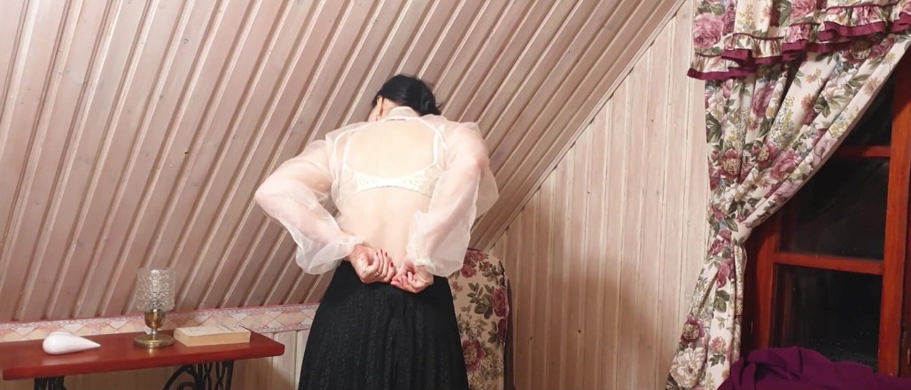 Wanilianna: Nyloned orgasm on the chair