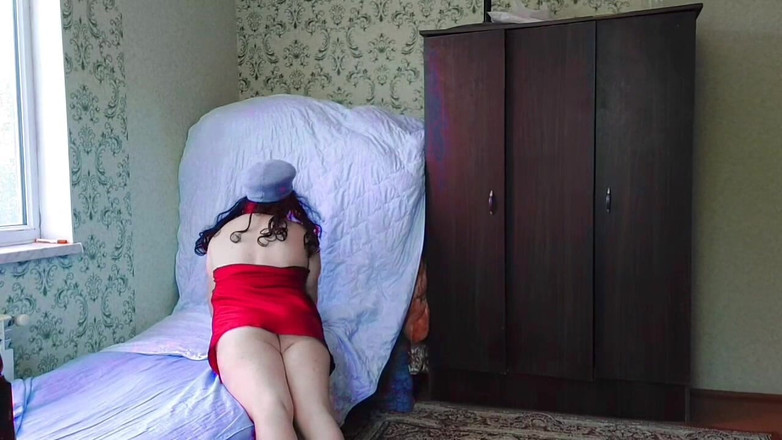 Kitty_Cross: Femboy domácí červená oblečená modelka