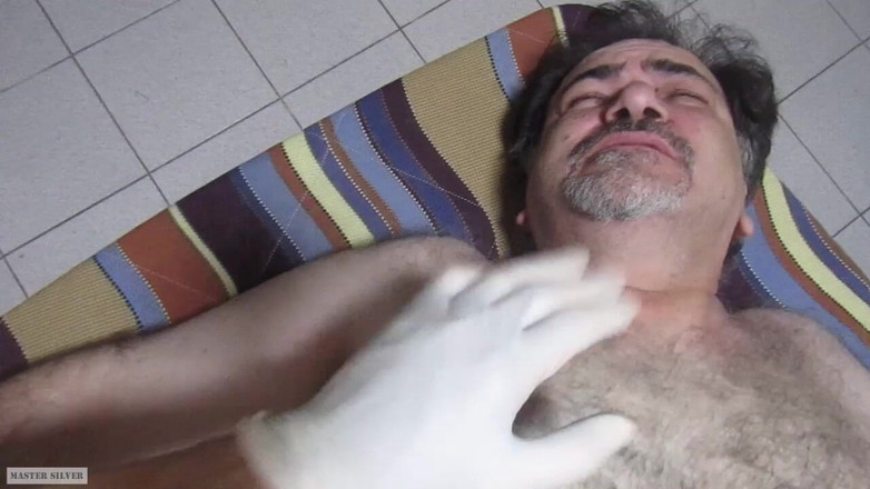 Master Silver: 보지를 핥고 따먹히는 18세 소녀