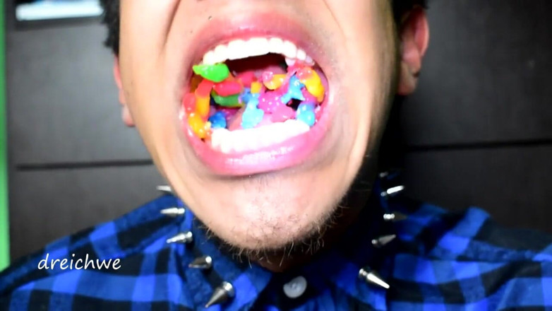 Dreichwe: Eating rubber worms