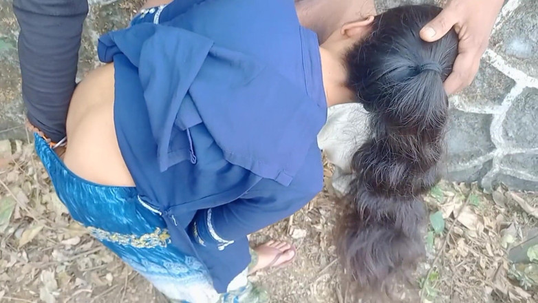 NikiRathod: Kali pertama dikongkek oleh kawan di dalam hutan menghisap buah...