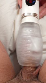 Penisimi hiç olmadığı gibi mastürbasyon yaptı