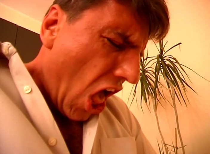 Male Dom - Spanking - BDSM: Setiausaha blonde panas dikongkek keras di pejabat