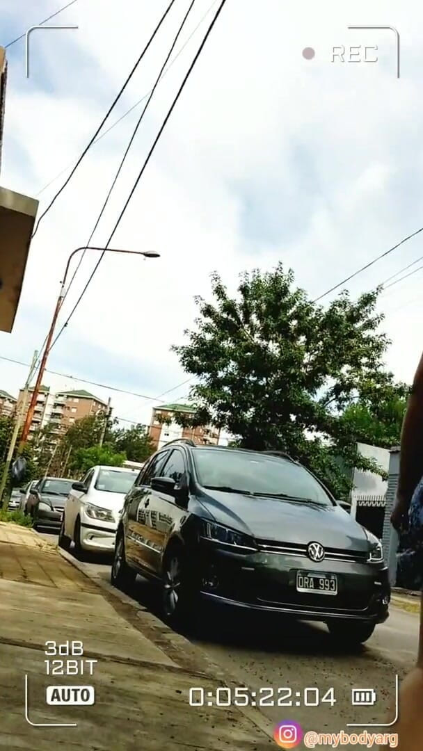 Activecouplearg: 在公共道路上的公共肛门手淫显示阴道在街上冒险被抓住