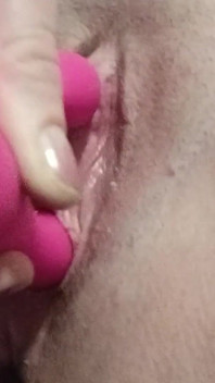 Pizdă strâmtă delicioasă cremă pe vibrator