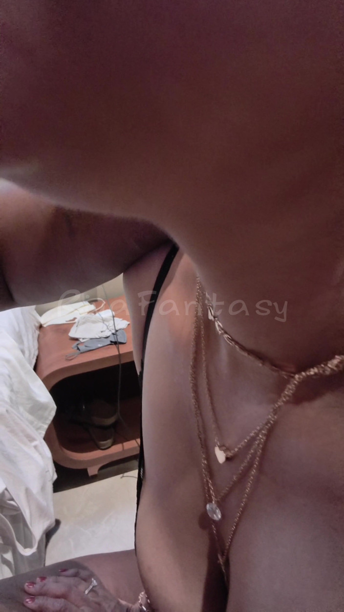 Riya Naidu: Riya în sari # 44 Smooching sălbatic